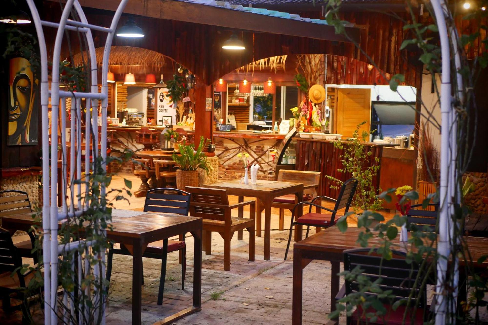 Big Elk Steak House - Homestay Trat Bagian luar foto